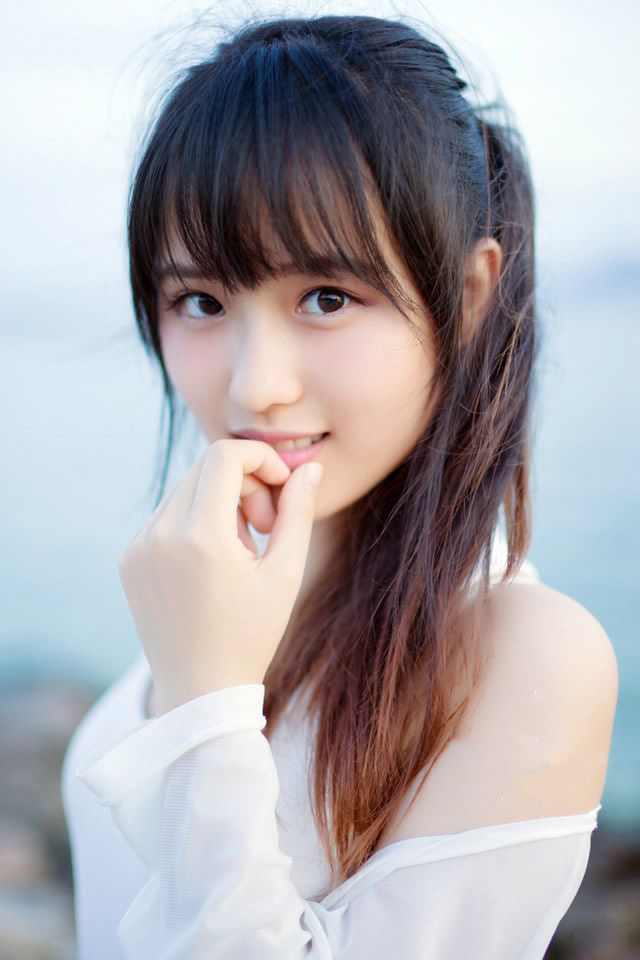 到最后，魏延索性也放开了，一路加速行军，当带着人马抵达成都平原的时候，看到庞统在成都城外立寨，而非已经大开成都城门来迎接自己的时候，魏延才算稍微松了口气。